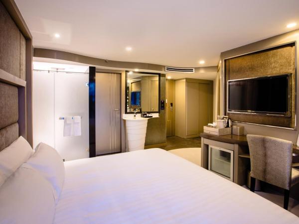 Centara Azure Hotel Pattaya : photo 1 de la chambre chambre de luxe - vue sur piscine