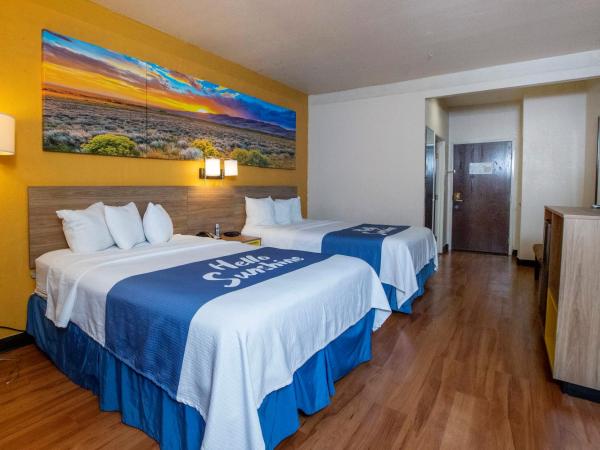 Days Inn & Suites by Wyndham Houston North/Aldine : photo 4 de la chambre chambre 2 lits queen-size - non-fumeurs