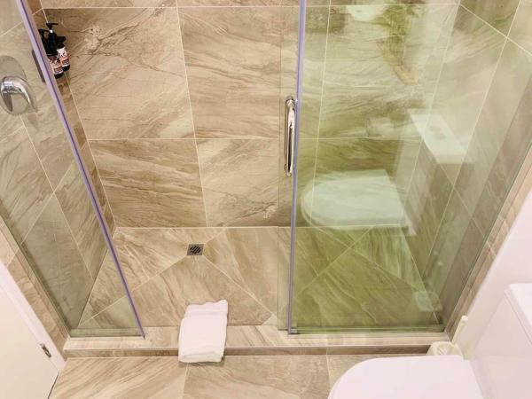 Alpers Lodge & Conference Centre : photo 10 de la chambre chambre lit king-size deluxe