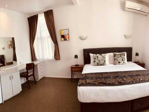 Alpers Lodge & Conference Centre : photo 3 de la chambre chambre lit king-size deluxe