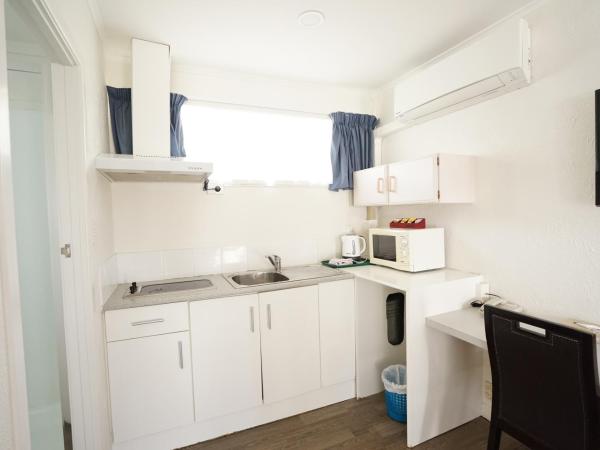 Alpers Lodge & Conference Centre : photo 3 de la chambre chambre standard lit queen-size