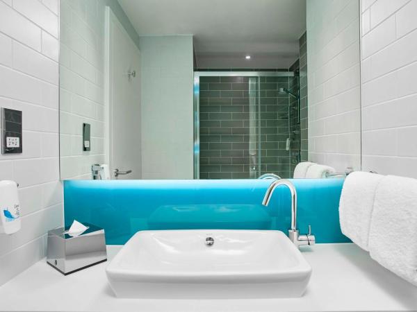 Holiday Inn Express Belfast City, an IHG Hotel : photo 1 de la chambre chambre lits jumeaux standard