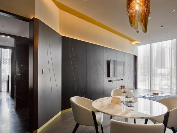 ME Dubai by Meliá : photo 7 de la chambre suite studio me avec jacuzzi