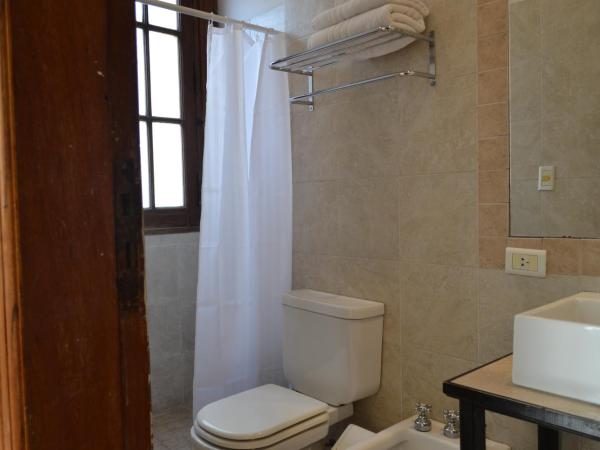 Che Argentina Hostel Suites : photo 1 de la chambre chambre double avec salle de bains privative