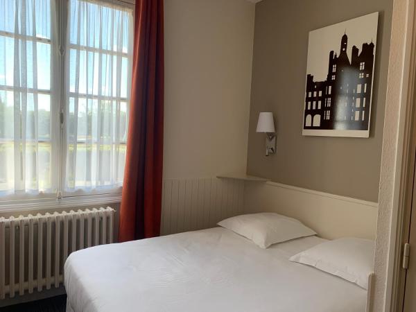 Hotel Anne De Bretagne BLOIS : photo 4 de la chambre chambre double standard 10 m2 (sans ascenseur)