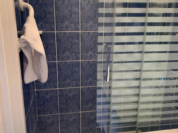 Hotel Anne De Bretagne BLOIS : photo 4 de la chambre chambre lits jumeaux 10 m2