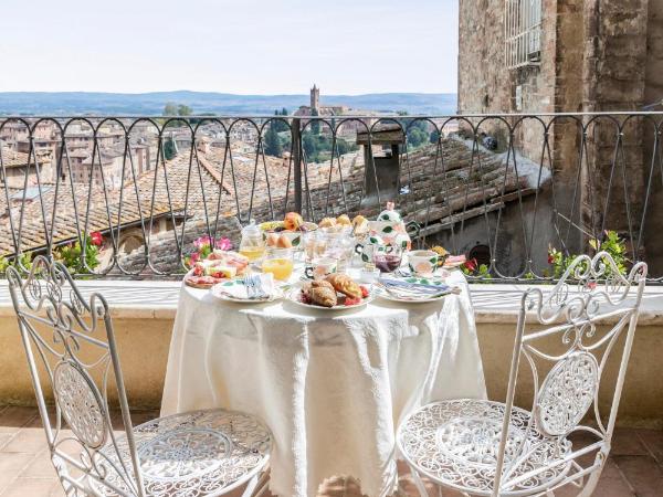 Residenza d'Epoca Palazzo Borghesi : photo 1 de la chambre suite avec terrasse 