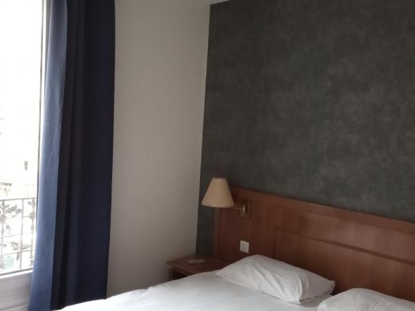 Hôtel De La Perdrix Rouge : photo 2 de la chambre chambre double avec douche