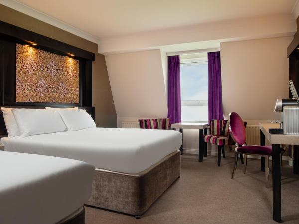 Flannery's Hotel : photo 5 de la chambre chambre double avec lit d'appoint