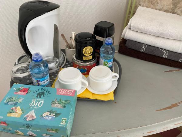 Chambres d'Hôtes Laferrière, centre, calme, vue dégagée sur verdure : photo 2 de la chambre chambre double standard