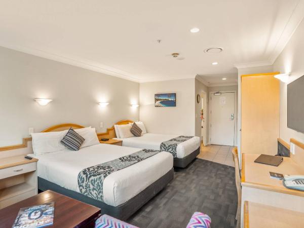 Parkside Hotel & Apartments : photo 1 de la chambre chambre familiale avec 2 lits doubles.