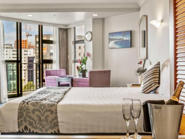 Parkside Hotel & Apartments : photo 4 de la chambre studio lit king-size de luxe avec baignoire spa