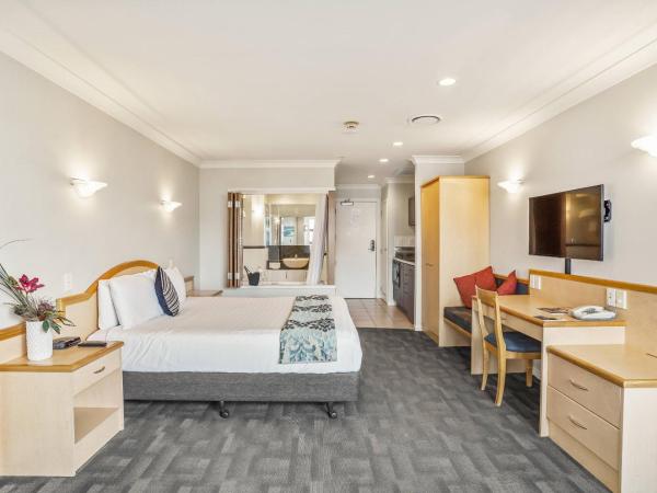 Parkside Hotel & Apartments : photo 2 de la chambre studio lit king-size de luxe avec baignoire spa