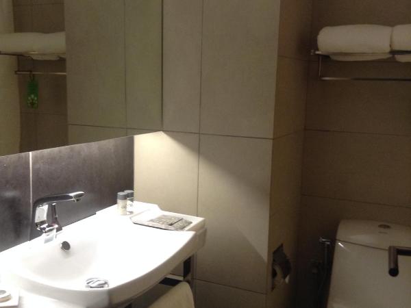 Kings Green Hotel City Centre Melaka : photo 4 de la chambre chambre lit king-size deluxe