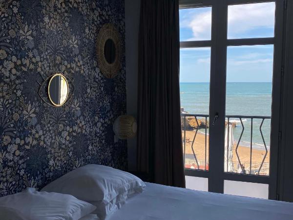 Hôtel Les Baigneuses de Biarritz : photo 9 de la chambre chambre triple - vue sur océan