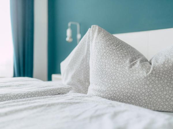 Hentschels Apartments : photo 5 de la chambre chambre double avec salle de bains commune