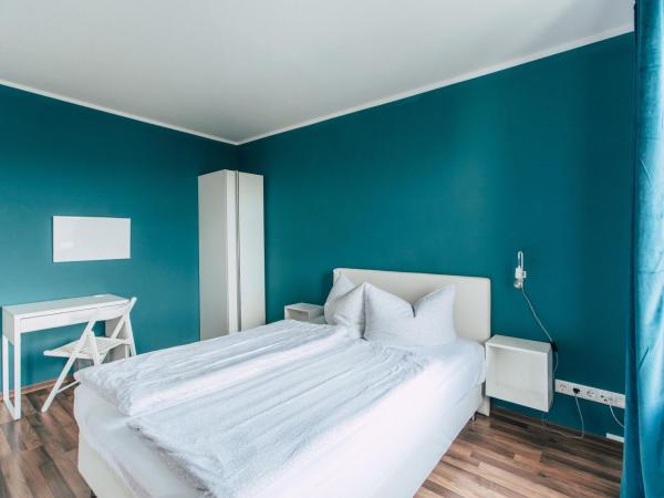 Hentschels Apartments : photo 3 de la chambre chambre double avec salle de bains commune et balcon 