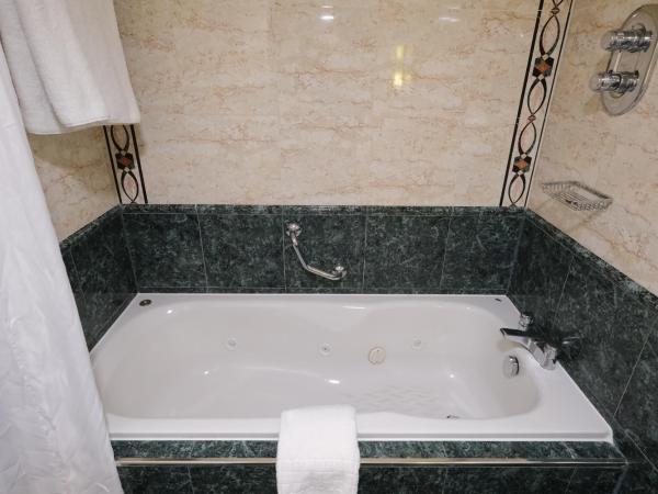 Crowne Plaza Liverpool - John Lennon Airport, an IHG Hotel : photo 4 de la chambre chambre lit queen-size premium