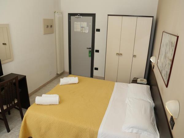 Hotel Villa Dina : photo 7 de la chambre chambre double ou lits jumeaux standard