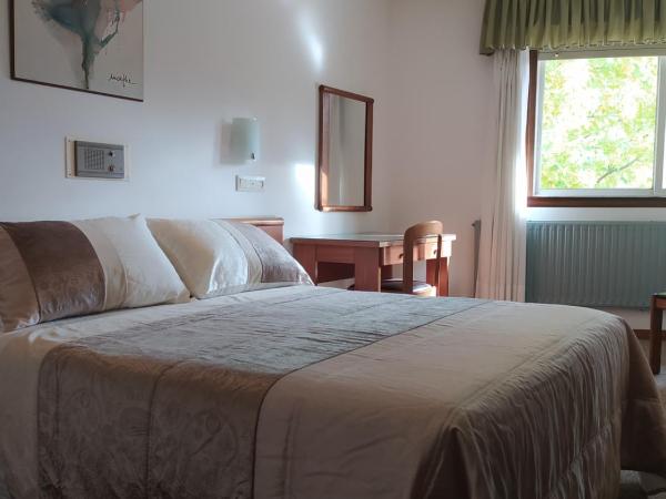 Hostal Palas : photo 2 de la chambre chambre double ou lits jumeaux