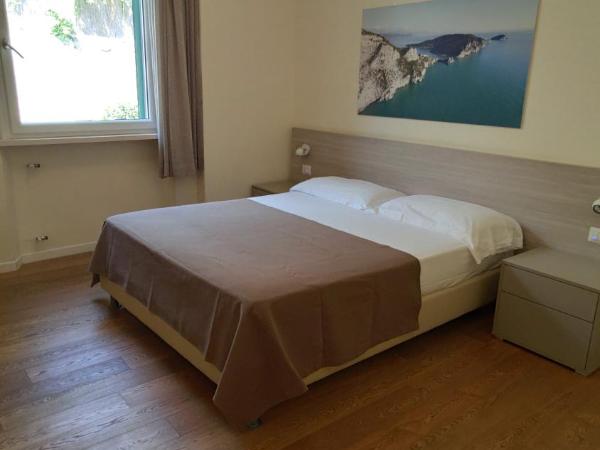 B&B Via delle 5 Terre : photo 1 de la chambre chambre double - vue sur jardin