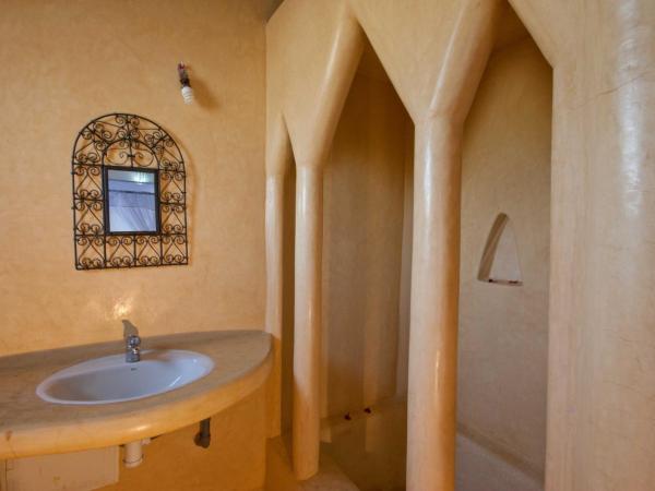 Riad Titima Essaouira : photo 9 de la chambre chambre double avec patio