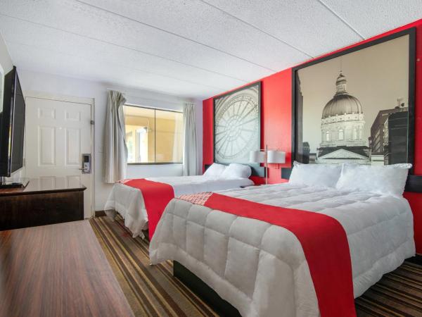 OYO Hotel Indianapolis International Airport : photo 9 de la chambre chambre double avec 2 lits doubles