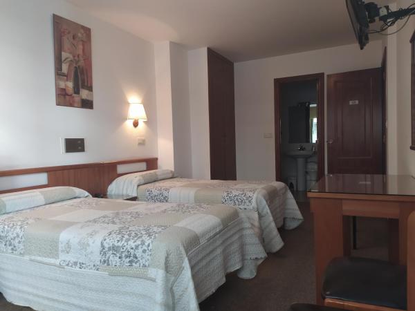 Hostal Palas : photo 3 de la chambre chambre double ou lits jumeaux