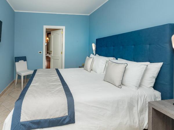 Villa Le Terrazze Charming Rooms : photo 1 de la chambre chambre double avec balcon