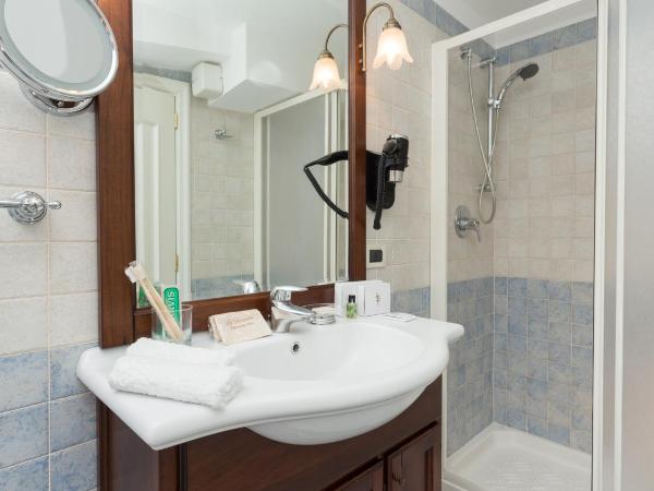 Villa Le Terrazze Charming Rooms : photo 3 de la chambre chambre double avec balcon