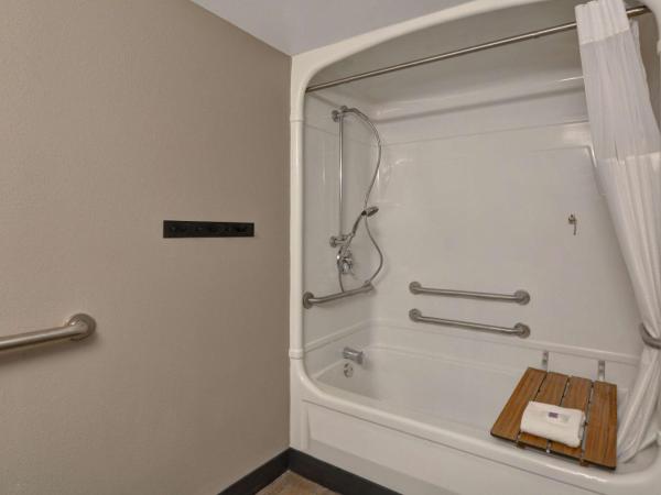 Studio 6-Jacksonville, FL - Baymeadows : photo 4 de la chambre chambre lit queen-size accessible aux personnes à mobilité réduite – non-fumeurs