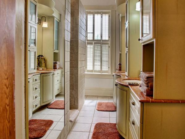 McMillan Inn : photo 5 de la chambre suite lit king-size