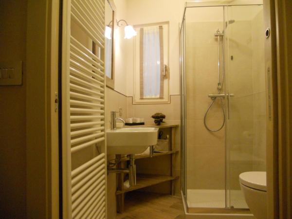 Bed & Breakfast Sant'Erasmo : photo 9 de la chambre chambre lits jumeaux avec jardin privatif