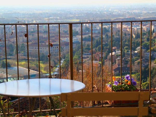 Bed & Breakfast Sant'Erasmo : photo 5 de la chambre chambre lits jumeaux avec jardin privatif