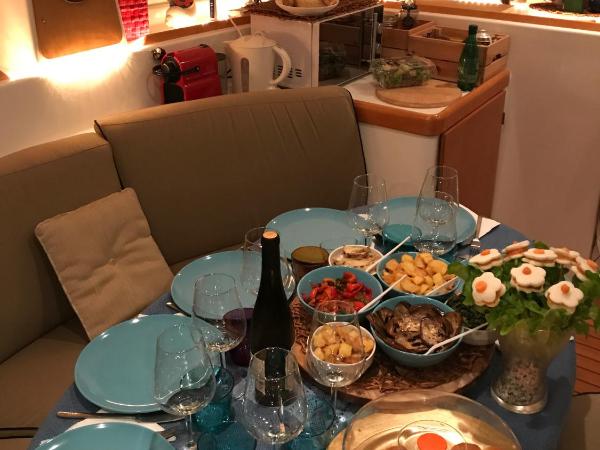 Catamarano Miragua - Resort on board in Catania : photo 6 de la chambre chambre double standard avec salle de bains commune