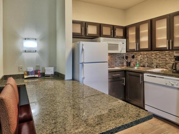 Staybridge Suites Albuquerque North, an IHG Hotel : photo 3 de la chambre suite 2 chambres avec lit king-size