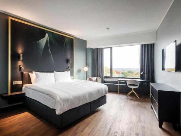 Crowne Plaza Helsinki - Hesperia, an IHG Hotel : photo 7 de la chambre chambre lit king-size premium avec canapé-lit