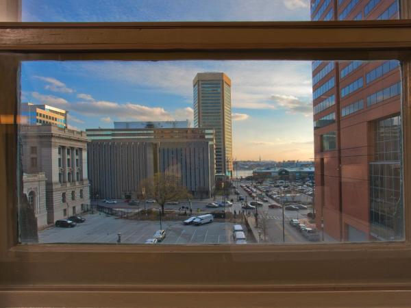 Staybridge Suites Baltimore - Inner Harbor, an IHG Hotel : photo 2 de la chambre one-bedroom king suite with sofa bed and harbour view