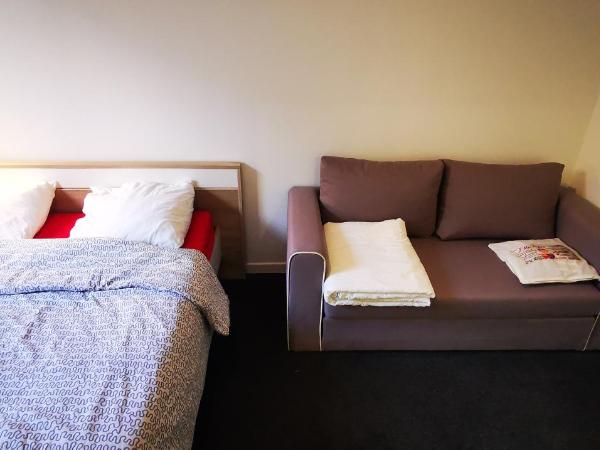 Le Coffice Auberge de Jeunesse : photo 1 de la chambre chambre familiale avec salle de bains commune