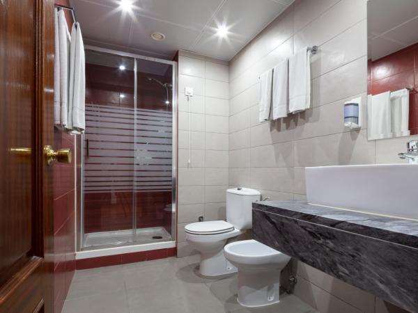 Hotel Anjos : photo 2 de la chambre chambre quadruple