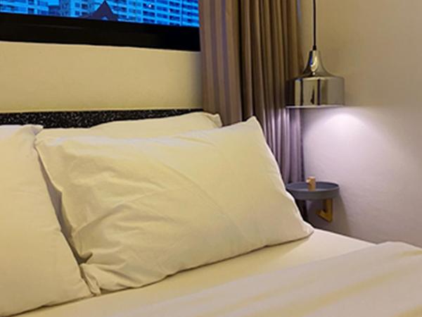 Monomer Hostel Bangkok : photo 1 de la chambre chambre double avec salle de bains privative