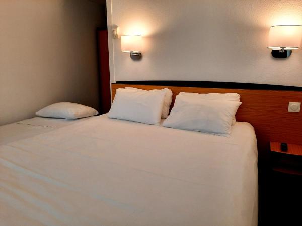 Kyriad Blois Nord : photo 4 de la chambre chambre triple (1 lit double + 1 lit junior)