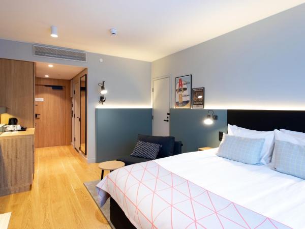 Holiday Inn Helsinki - Expo, an IHG Hotel : photo 7 de la chambre chambre lit queen-size standard avec fauteuil-lit - non-fumeurs