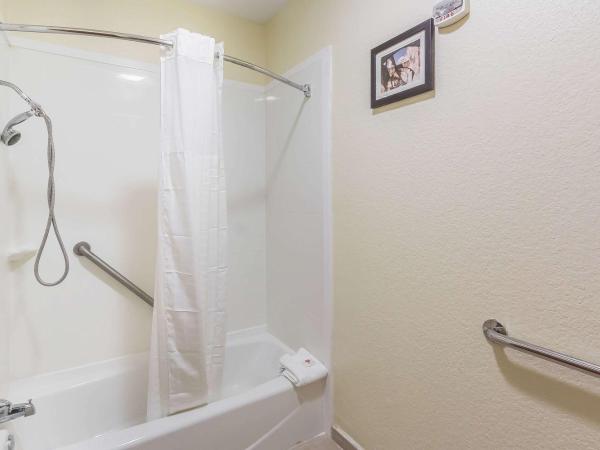 Comfort Inn near Frost Bank Center : photo 3 de la chambre chambre lit king-size - non-fumeurs