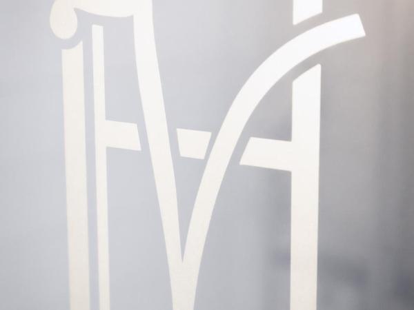 Hotel des Vosges BW Premier Collection : photo 5 de la chambre suite lit king-size avec canapé-lit