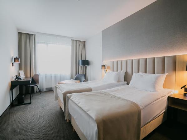 B&B HOTEL Warsaw East : photo 1 de la chambre chambre lits jumeaux standard