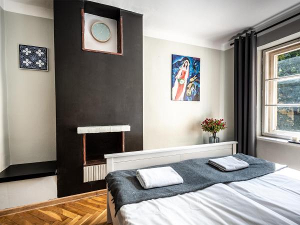 Flamingo Premium Hostel : photo 2 de la chambre chambre double avec salle de bains privative