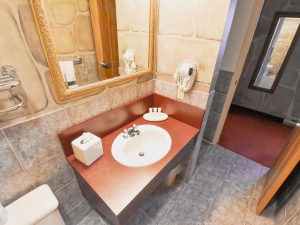 Canad Inns Destination Centre Fort Garry : photo 4 de la chambre suite familiale