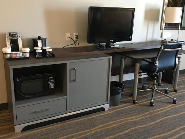 Holiday Inn & Suites Albuquerque-North I-25, an IHG Hotel : photo 1 de la chambre chambre lit king-size - accessible aux personnes à mobilité réduite