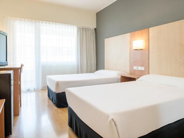 Ilunion Romareda : photo 7 de la chambre chambre double ou lits jumeaux classique